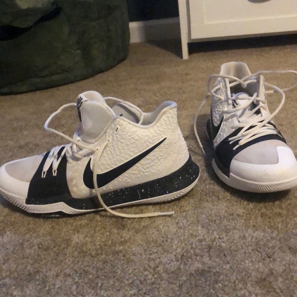 Size 11 kyries 3 basketball shoes